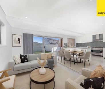 Modern & Spacious Family Living in Prime Location! - Photo 1