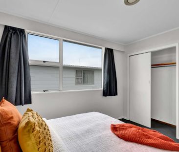 REFRESHED TWO BEDROOM UNIT WITHIN WALKING DISTANCE TO HOSPITAL - Photo 2