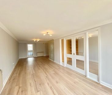 2 bedroom Flat To Let - Photo 4