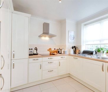 3 bedroom flat to rent - Photo 4