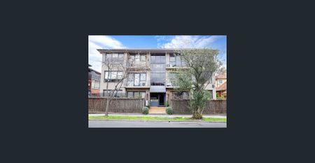 Size, sophistication & location! - Photo 5