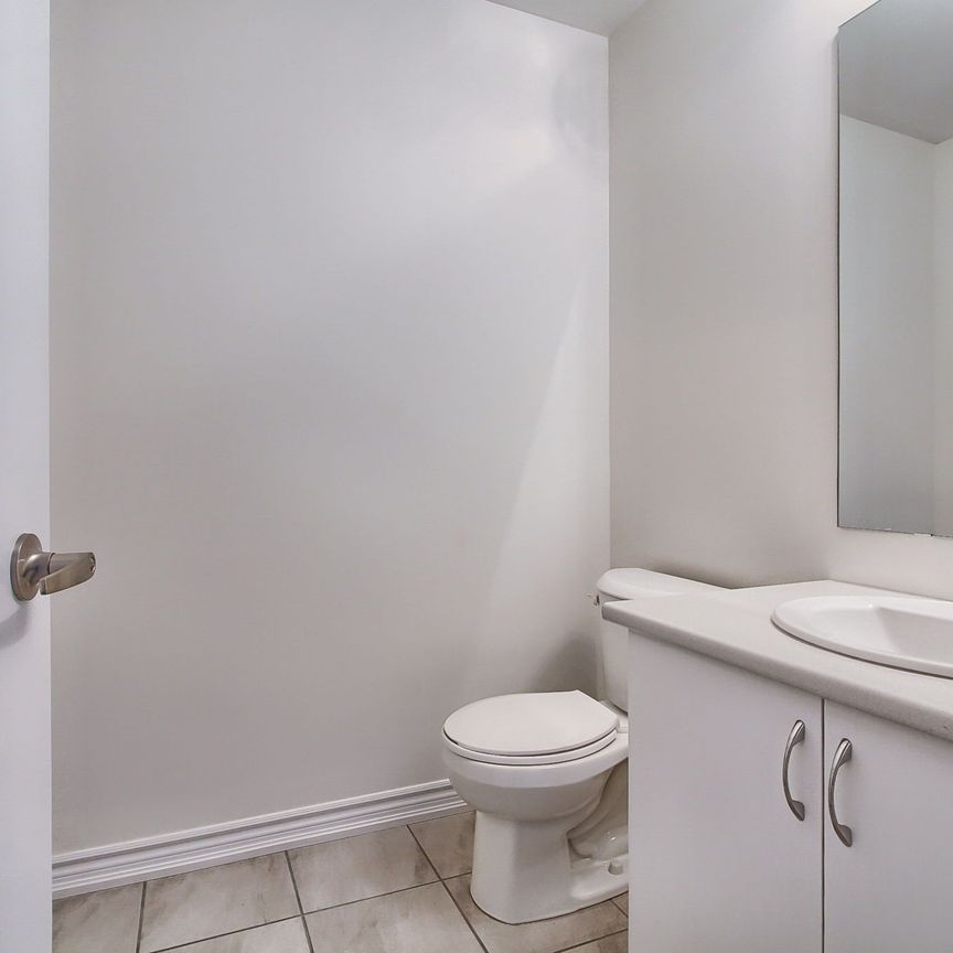 For Lease - 15 Durham Avenue, Barrie, Ontario - Photo 1