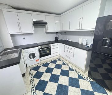 2 bedroom semi-detached house to rent - Photo 4