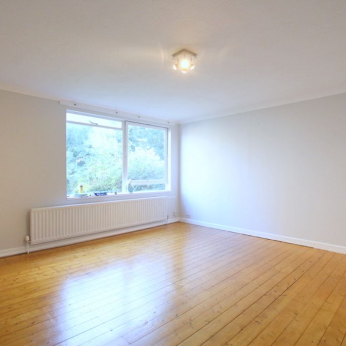 3 Bedroom Apartment, Carlton Drive, Putney - Photo 1