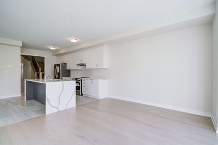 For Lease - 1179 Dartmouth Crescent, Oakville, Ontario - Photo 2