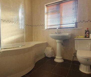 4 bedroom terraced house to rent - Photo 4