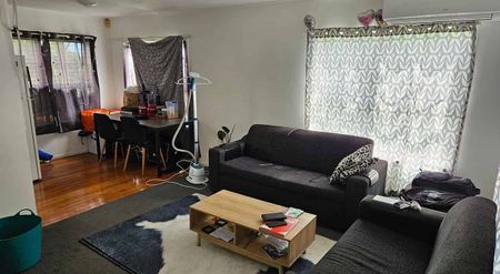 3 Bedroom Home, Highland Park - Photo 2