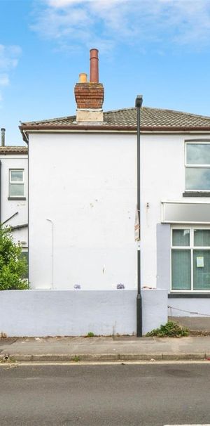 1 Bed End Terrace, Ludlow Road, SO19 - Photo 1