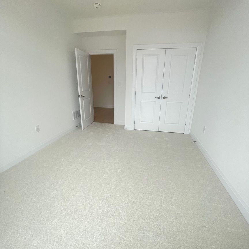For Lease - 3224 Crystal Drive, Oakville, Ontario - Photo 1
