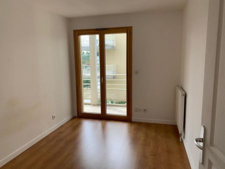 Très bel F3 récent 60m2 avec TERRASSE, GARAGE et PARKING - Photo 4