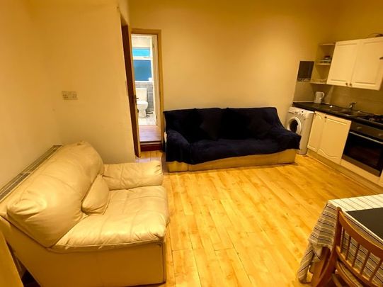 2 Bed Flat, Blenheim Road, E15 - Photo 1