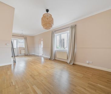 3 bedroom end of terrace house to rent - Photo 2