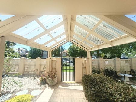 Charming 1-Bedroom Unit with Courtyard in a Premium Yarraville Location - Photo 5