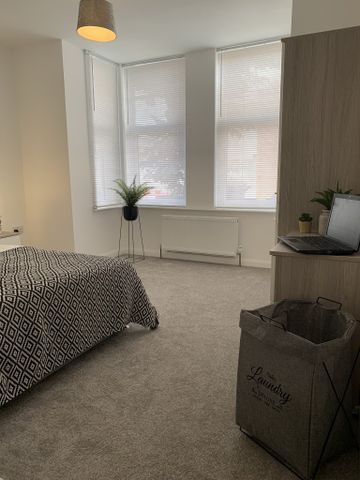BEDROOM 1 – MEDIUM DOUBLE WITH ENSUITE - Photo 2