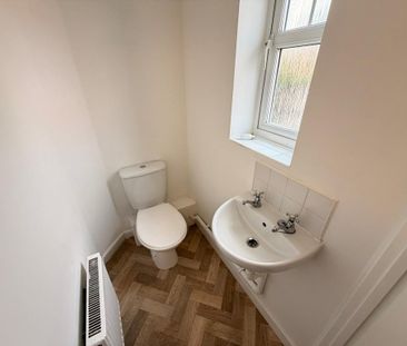 3 bedroom semi-detached house to rent - Photo 5