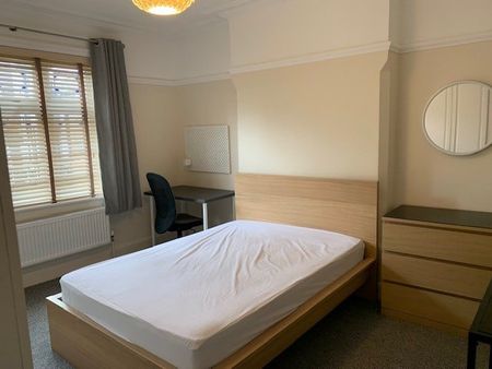 5 Bed Detached House, Balmoral Avenue, NG2 - Photo 4