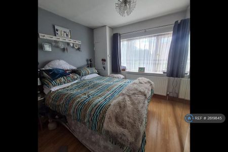 3 bedroom terraced house to rent - Photo 3