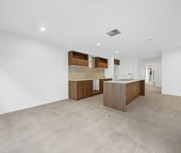 Modern & Spacious Family Home in Tarneit - Photo 6