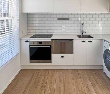 CITY CENTRE - THREE BEDROOMS PLUS OFFICE, OFF STREET PARK - Photo 3