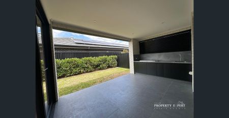 Stunning Ex-Display Home for Lease - Photo 3