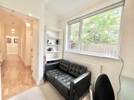4 bedroom flat to rent - Photo 2