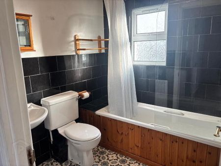 40 Scrabo Road, Newtownards, BT23 4NR - Photo 4