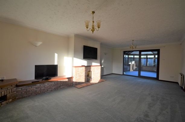 Granta Close, Witchford - Photo 1