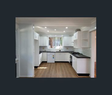 Renovated 3 bedroom 2 bathroom house available for rent - Photo 4