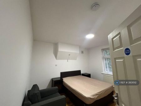 3 bedroom flat to rent - Photo 5