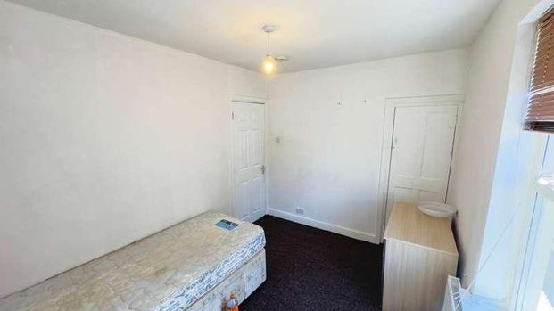 High Wycombe, HP13 - Photo 1