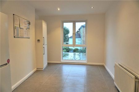 3 bedroom apartment to rent - Photo 5