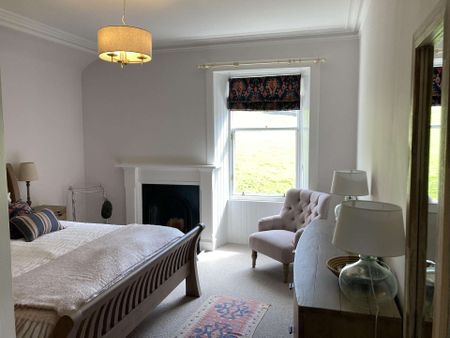 A beautifully presented upper flat in a converted traditional villa in the ever popular Perthshire town of Crieff. Ivy Knoll boasts impressive views across the - Photo 5