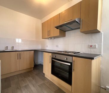 2 bed Flat Elderton Road, Essex, Westcliff-on-Sea, SS0 - Photo 2