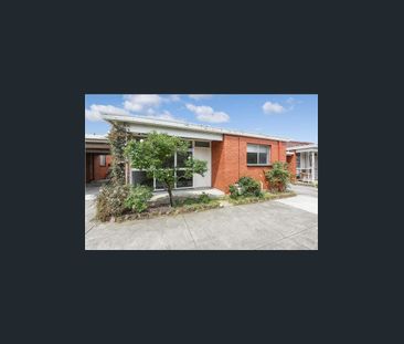 TWO BEDROOM | LOW MAINTENANCE | GREAT LOCATION - Photo 4