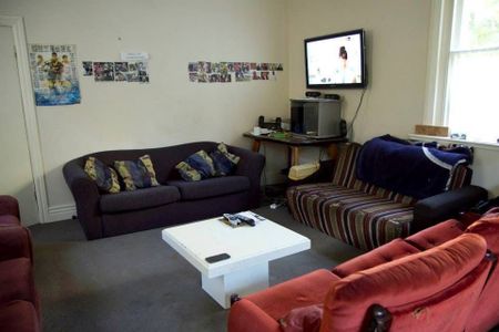 4 min walk from Dunedins main stree - Photo 2