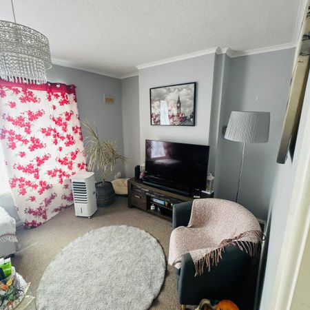 3 bedroom detached house to rent - Photo 3