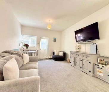 The Broadway, Totland Bay, PO39 - Photo 1