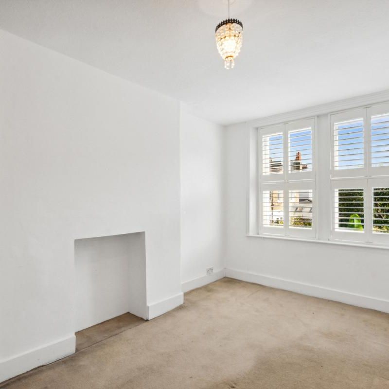 4 bedroom house in London - Photo 1