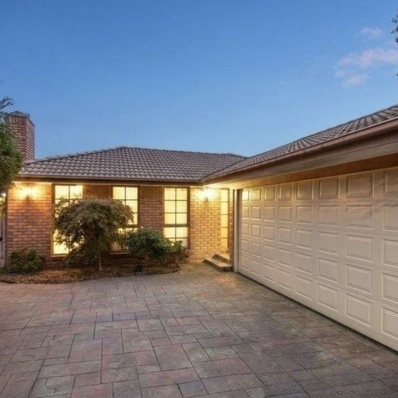 4 Bedroom Family Home in Prime Berwick with Solar Panels for Big Savings! - Photo 1