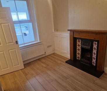 4 bedroom semi-detached house to rent - Photo 2