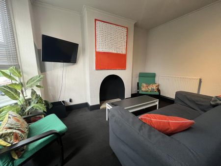 3 bedroom terraced house to rent - Photo 3