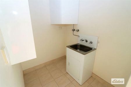 3 BEDROOM TOWN HOUSE PERFECT FOR YOU AND YOUR FAMILY! - Photo 4