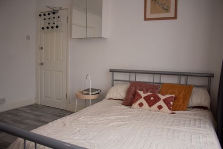 Room in a Shared House, Brampton Grove, HA9 - Photo 2