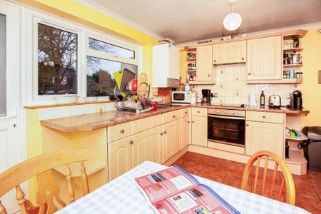 3 bedroom terraced house to rent - Photo 4