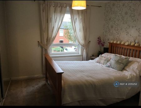 3 bedroom semi-detached house to rent - Photo 4