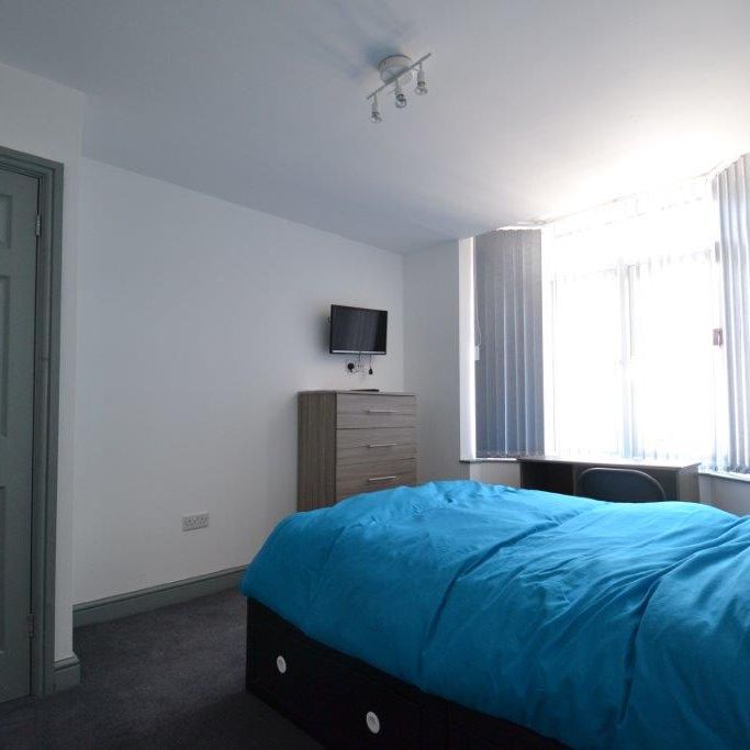 111 TIVERTON ROAD - Photo 1