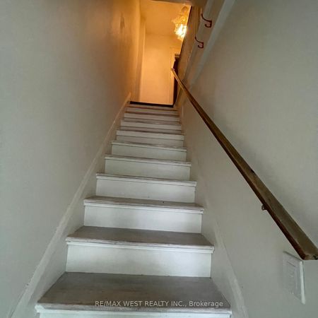 For Lease - 1813 Gerrard Street, Toronto, Ontario - Photo 4