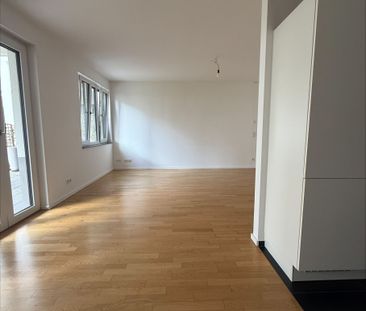 Erdgeschosswohnung mit 3 Zimmern, großer Terrasse, 2 Bädern und Ein... - Photo 2