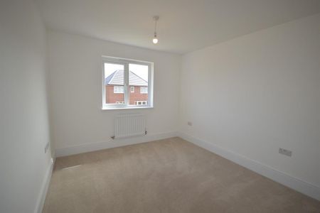 4 bedroom detached house to rent - Photo 4