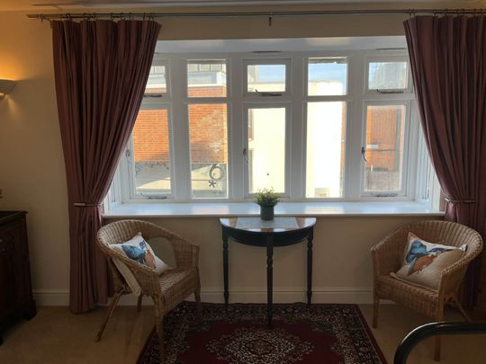 Room 3, Willowbrook, Great George Street, Godalming - Photo 1